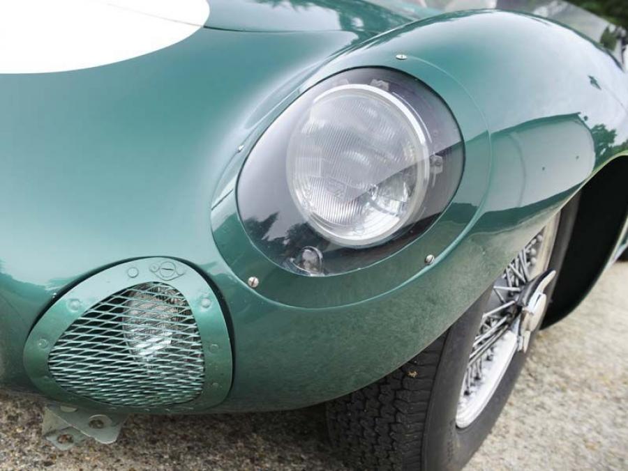 Детали экстерьера Aston Martin DBR1 1957 года  (фото 18 из 57)